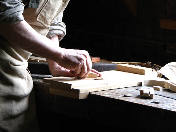 Ofrecemos un servicio de <strong>carpintería  de madera y ebanistería en Betelu</strong> adaptado a las necesidades del <strong>cliente</strong>.